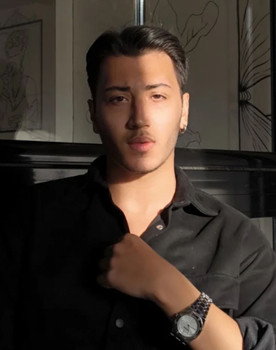 Batu Özyalçın as Evren