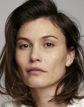Lisa Loven Kongsli as Vivian Løkkeberg