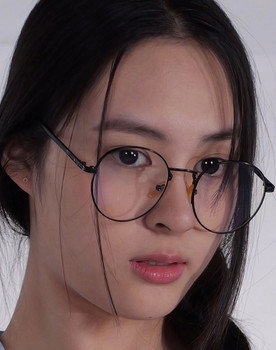 Amika Sedsirirat as Khim