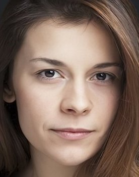 Selin Uzal as Derya