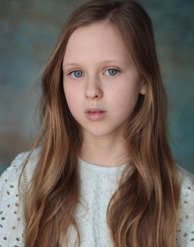 Alice Eloise Ling as Alia