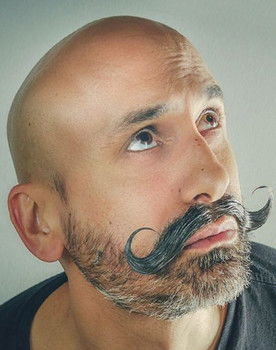 Giovanni Dominice as Narrator