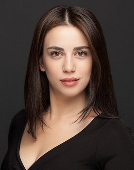 Selin Köseoğlu as Gülay