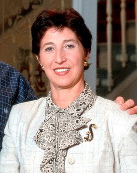 Kristine Arras as Buurvrouw