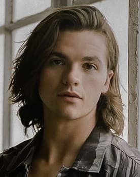 Joel Courtney as Kendrick