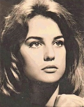 Špela Rozin as Shanda Lee
