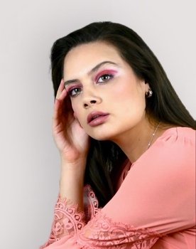 Sole Bovelli as Taylor