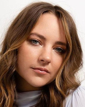 Haley Ramm as Molly Cooper