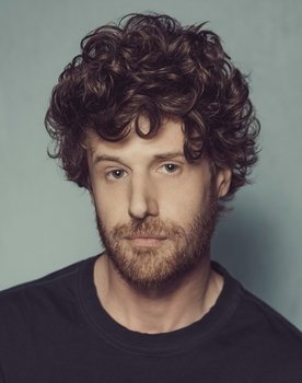 Eric Jungmann as Manager Larry