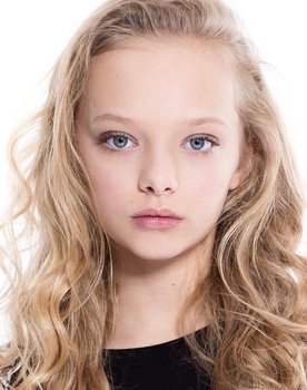 Amiah Miller as Emma