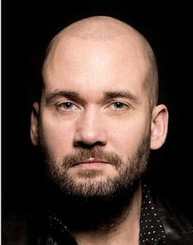 Oscar Wallblom as Self / Bass / Backup singer