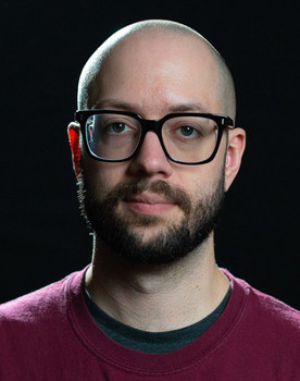 Guillaume Capovilla as Le préposé à la neige et à la robe de chambre