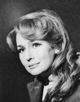 Nina Veselovskaya as Мария Иосиповна Савина, преподаватель