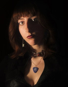 Alba Díaz Piñol as Ella