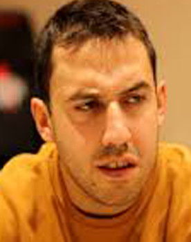 Alex Carvalho as Gémeos da Boleia