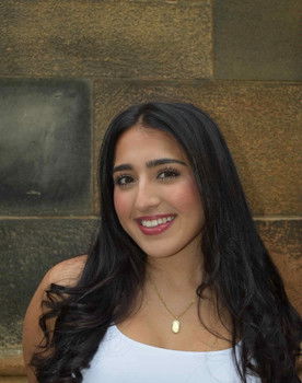 Artemis Asadivand as Niamh