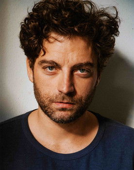 Timur Isik as Christiovao