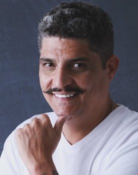 Felippe Sanches as Pietro