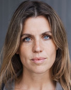 Reiki von Carlowitz as Anja Kunkel