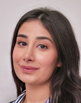 Rojina Esmaeili as Negin