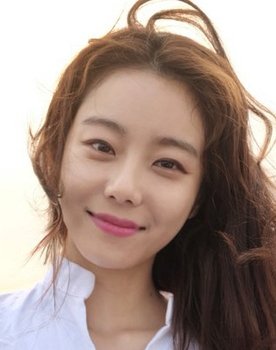 Lee Si-won as Yoo-kyung