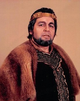 Fritz Hübner as Alberich