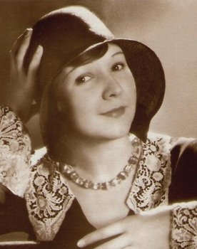 Dina Gralla as Mimi