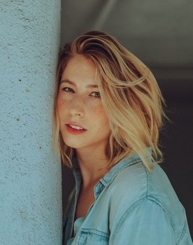 Jessie Barr as Jenny