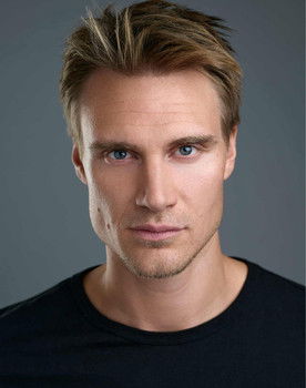 Martin Oscar as Idrottsläraren