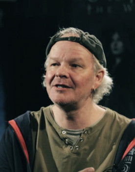 Ralf Kemper as Siries