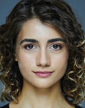 Hazal Akkın as Deniz