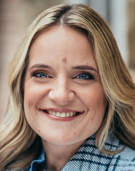 Ruth Beeckmans as Barbara "Babs" Verbeke