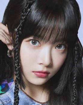 Hong Eun-chae as Self