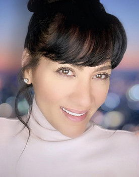 Juanita P. Taylor as Mysterious Woman