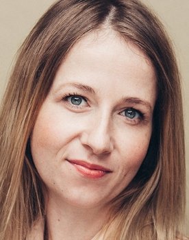 Ulla Vejby as Date