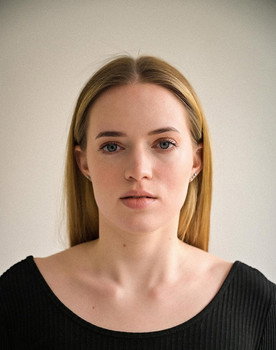 Petra Serafina Tóth as 