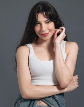 Maria Vitória as Louise