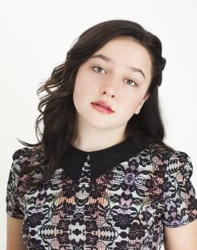 Amara Miller as Pam Welnke