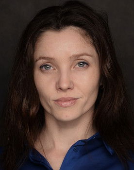 Elena Saar as Janie's Mother