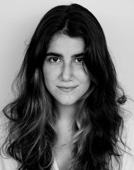Natália Leal as 