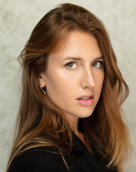 Rebecca Baker as Elle
