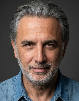 Saydam Yeniay as Hikmet Bayur