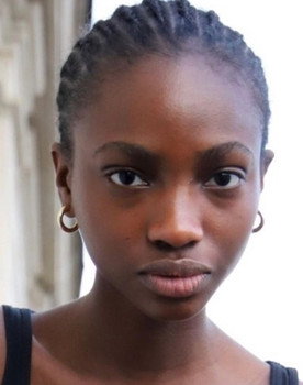 Alicia Da Luz Gomes as Lara