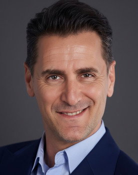 Bekir Aksoy as Engin Kılıç