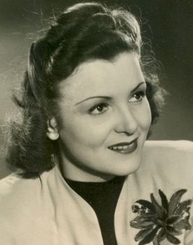 Maria Andergast as Rosa, Kammermädchen