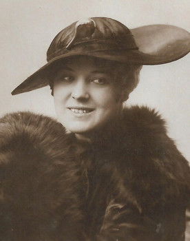 Melita Petri as Juliane