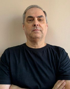 Marcelo Racco as Seu Santos