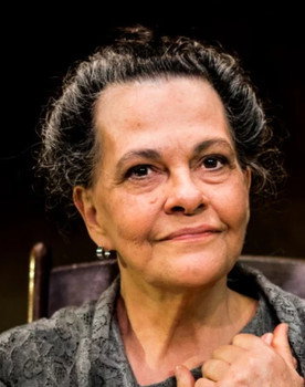 Noemi Marinho as Oolonéia