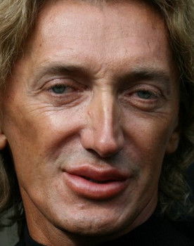 Valeri Mikhailovsky as Prince Myshkin