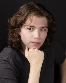 Jack Newlin as Ethan Knight